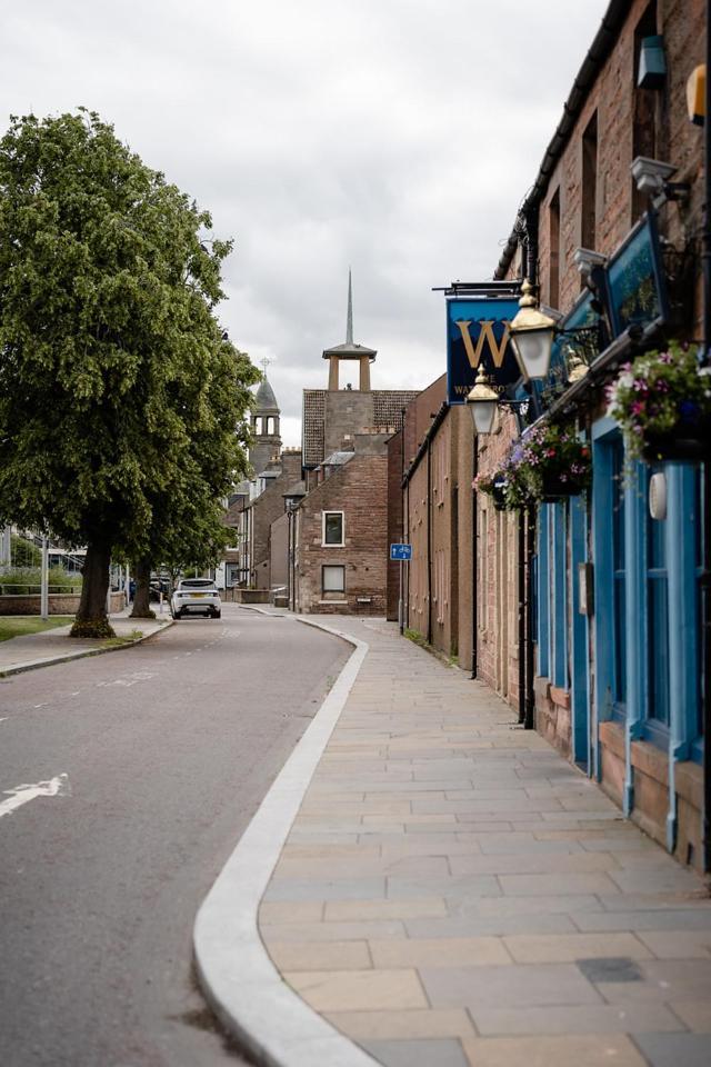 Ness Riverfront Holiday Home - City Centre Inverness Exteriör bild